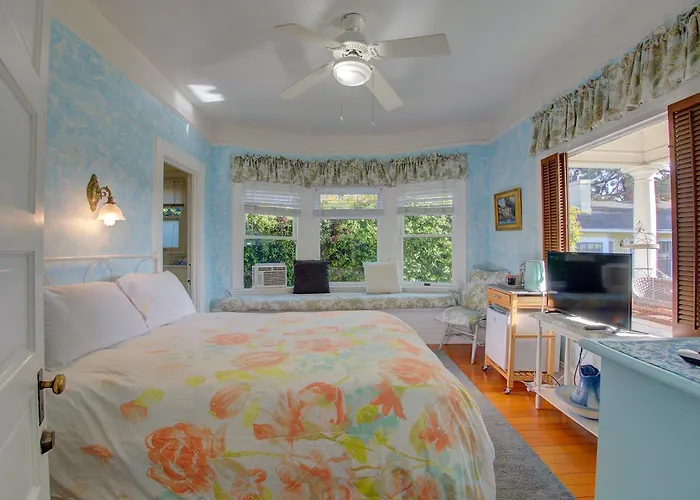Secret Garden Inn & Cottages