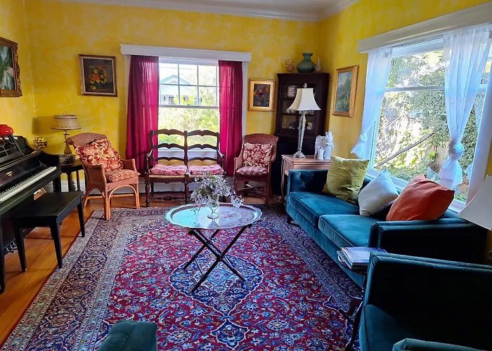 Secret Garden Inn & Cottages