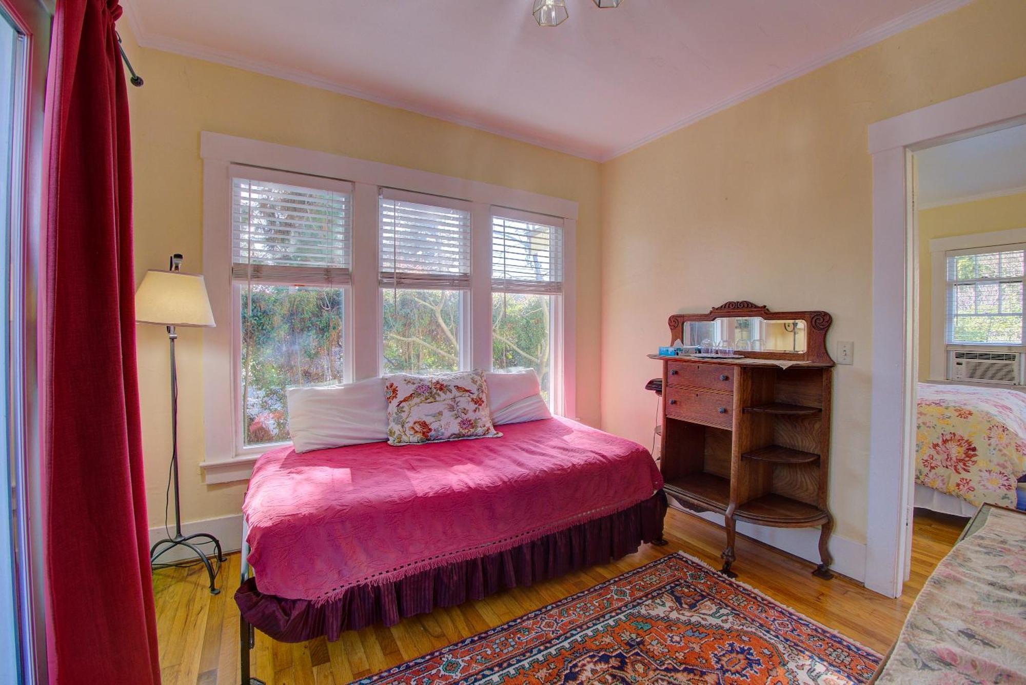 Bed and breakfast Secret Garden & 2*