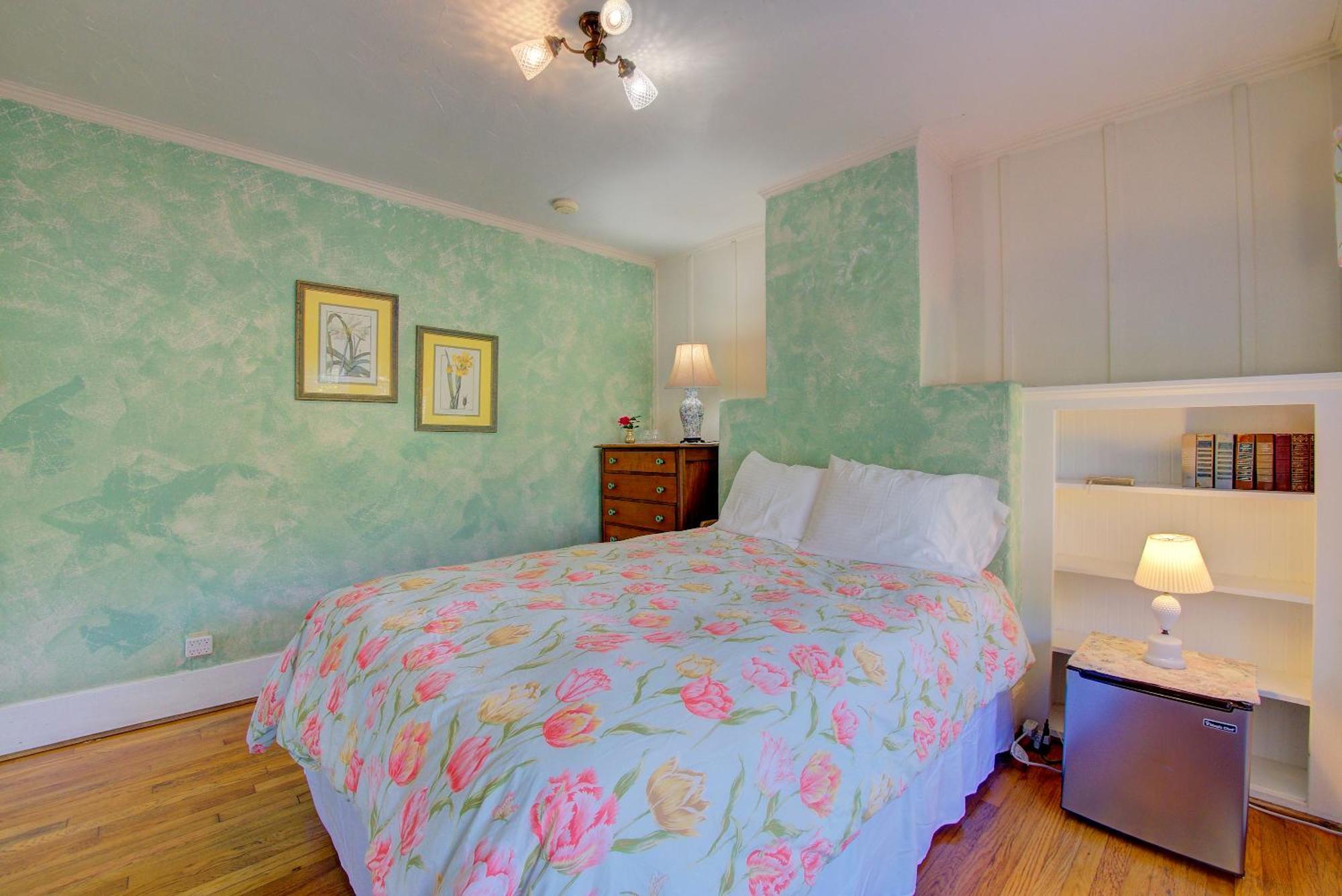 Secret Garden & Bed and breakfast