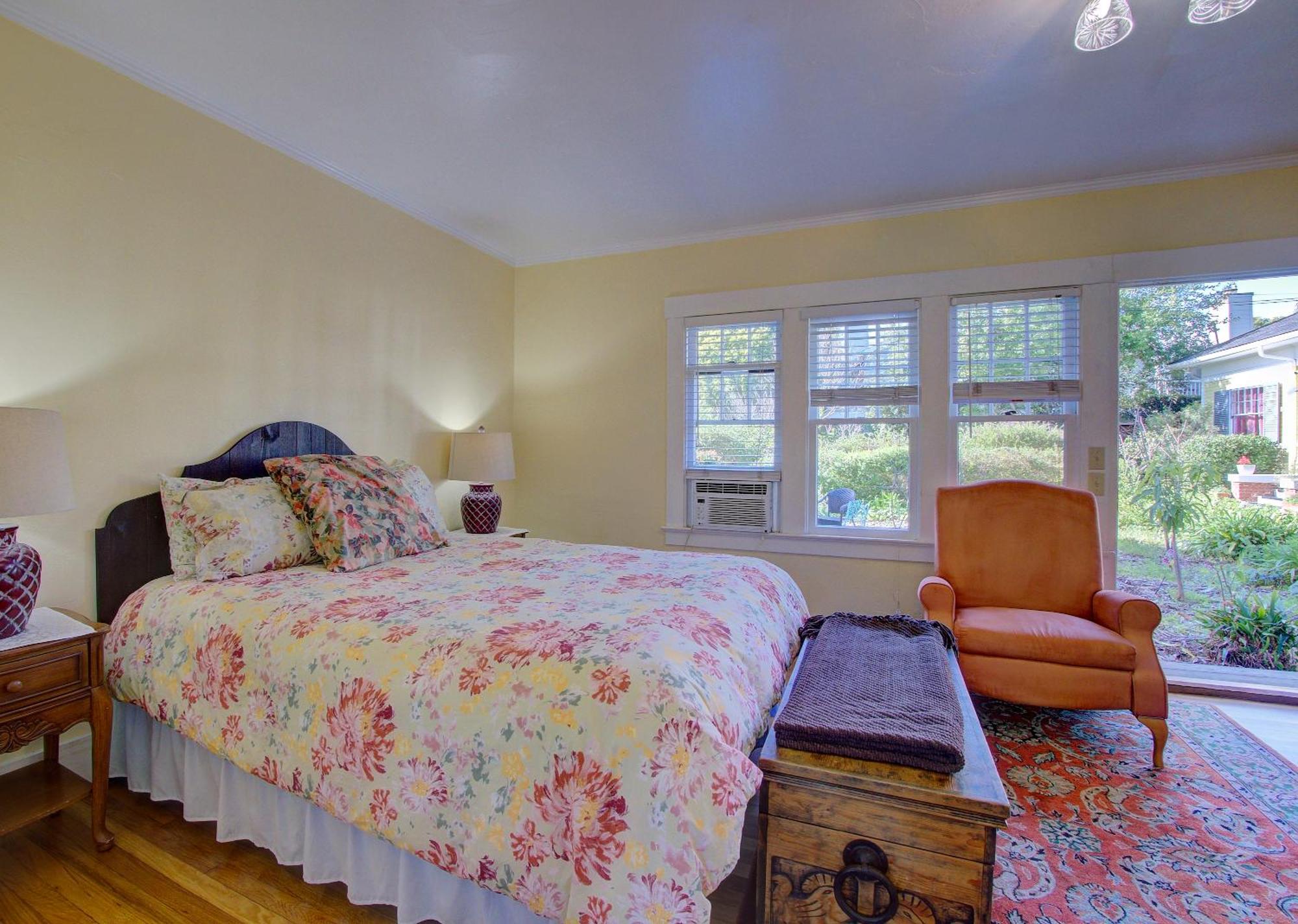 Bed and breakfast Secret Garden & 2*