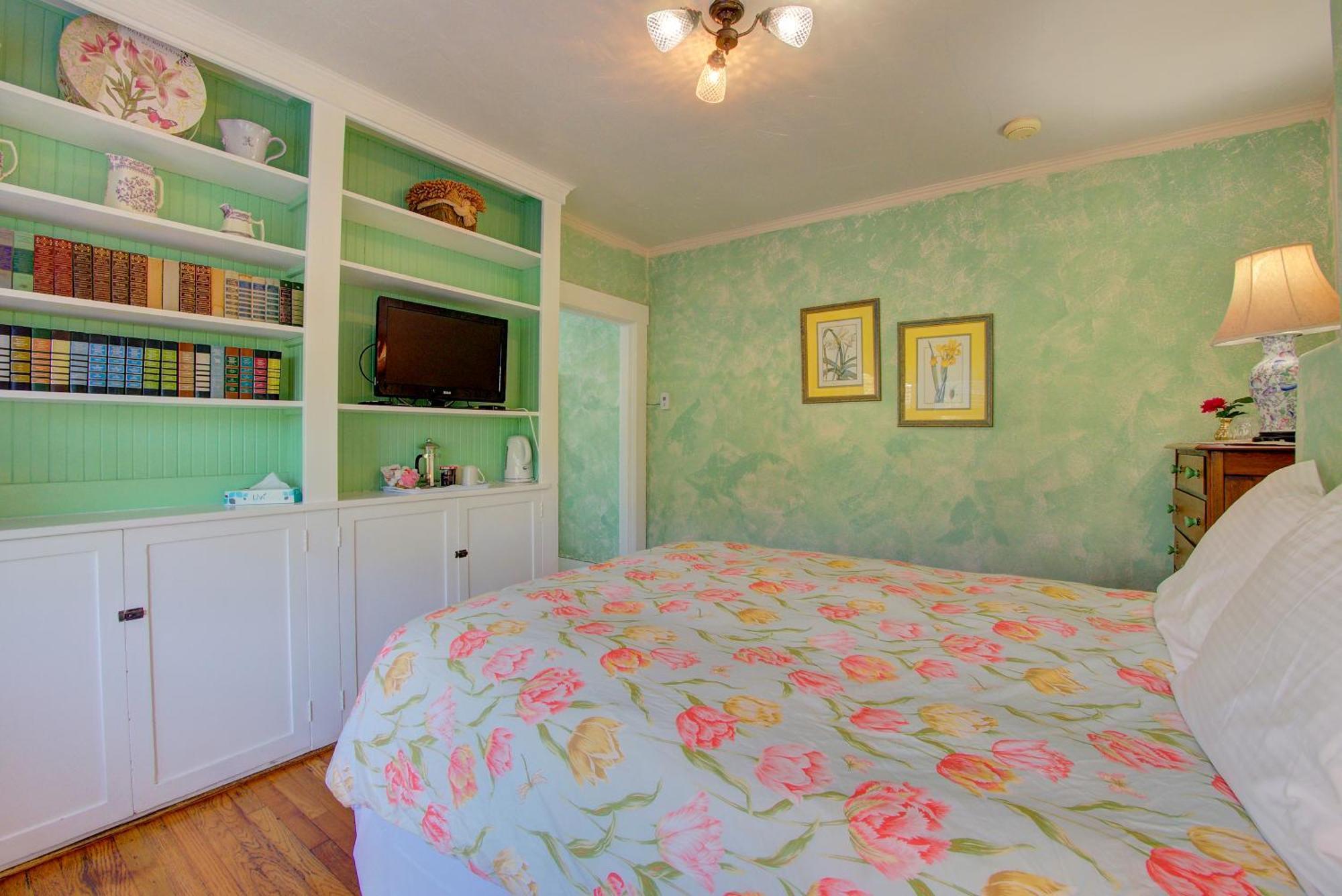 Secret Garden & Bed and breakfast 2*