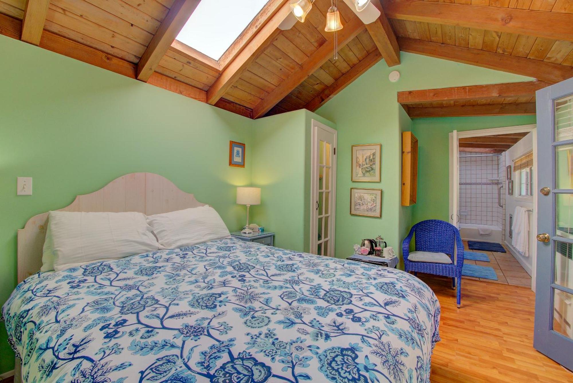 Secret Garden & Bed and breakfast 2*