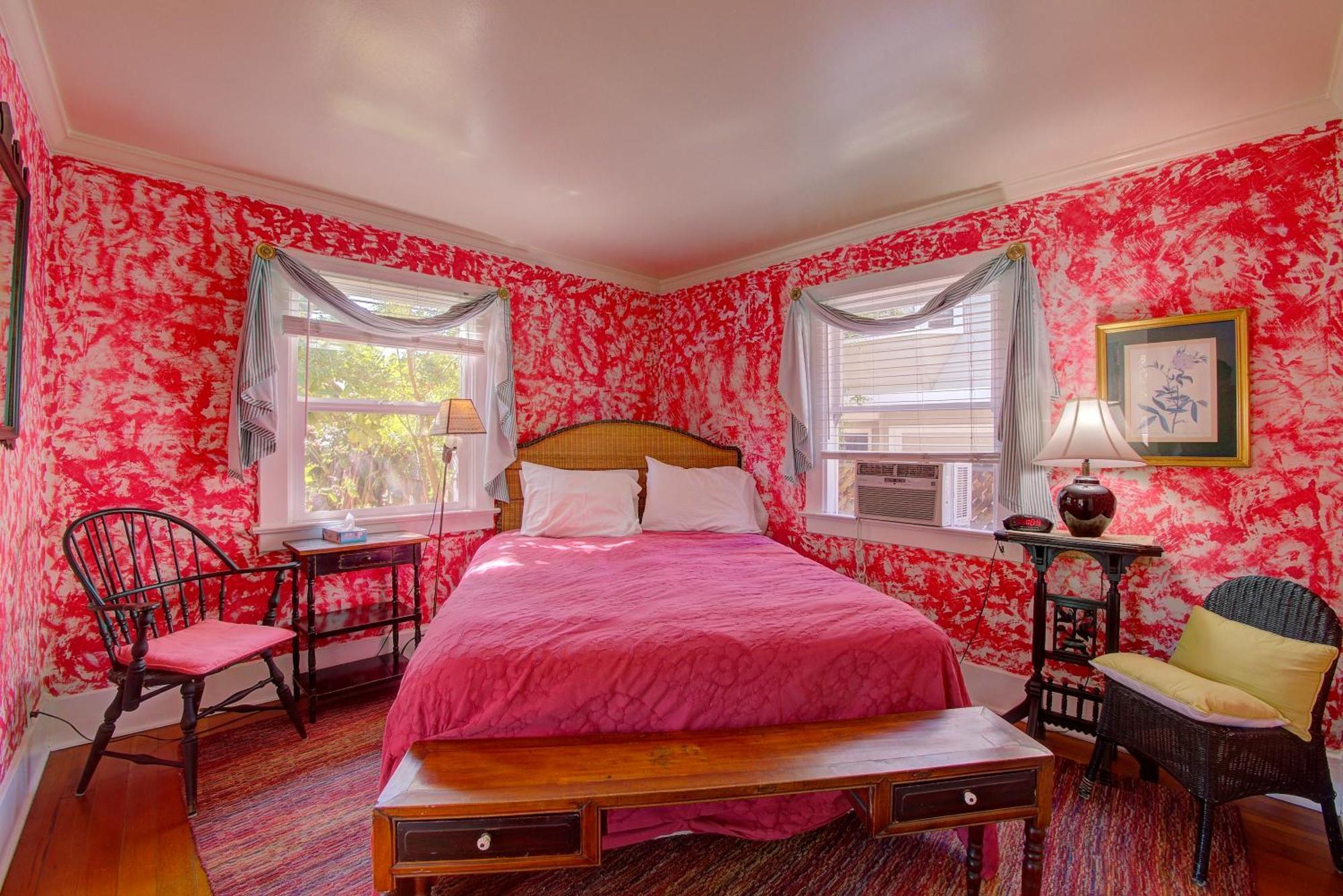Secret Garden & Bed and breakfast 2*