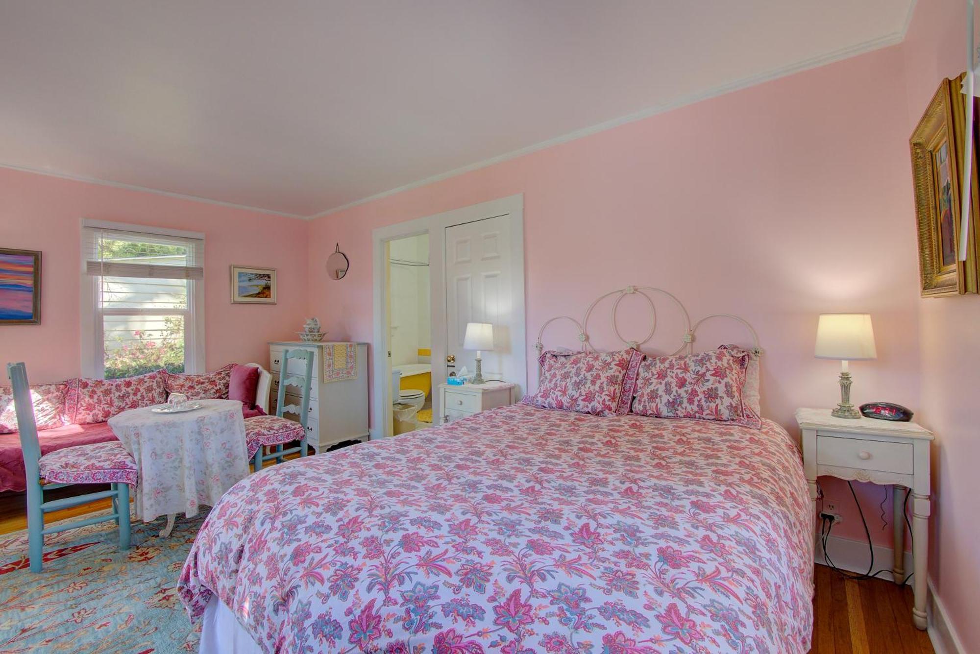Secret Garden & Bed and breakfast